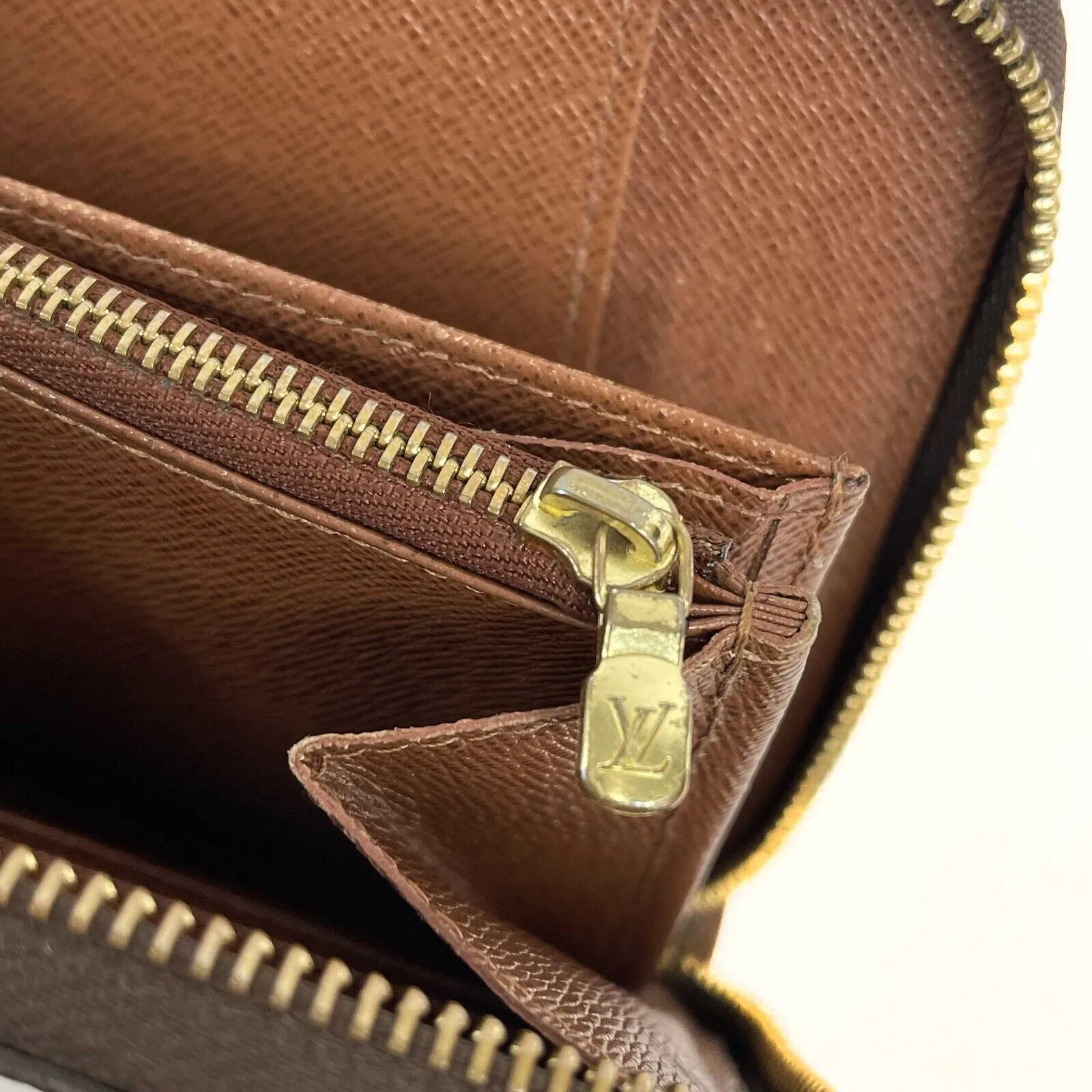 Louis Vuitton - Zippy Organizer Brown Monogram Card Wallet